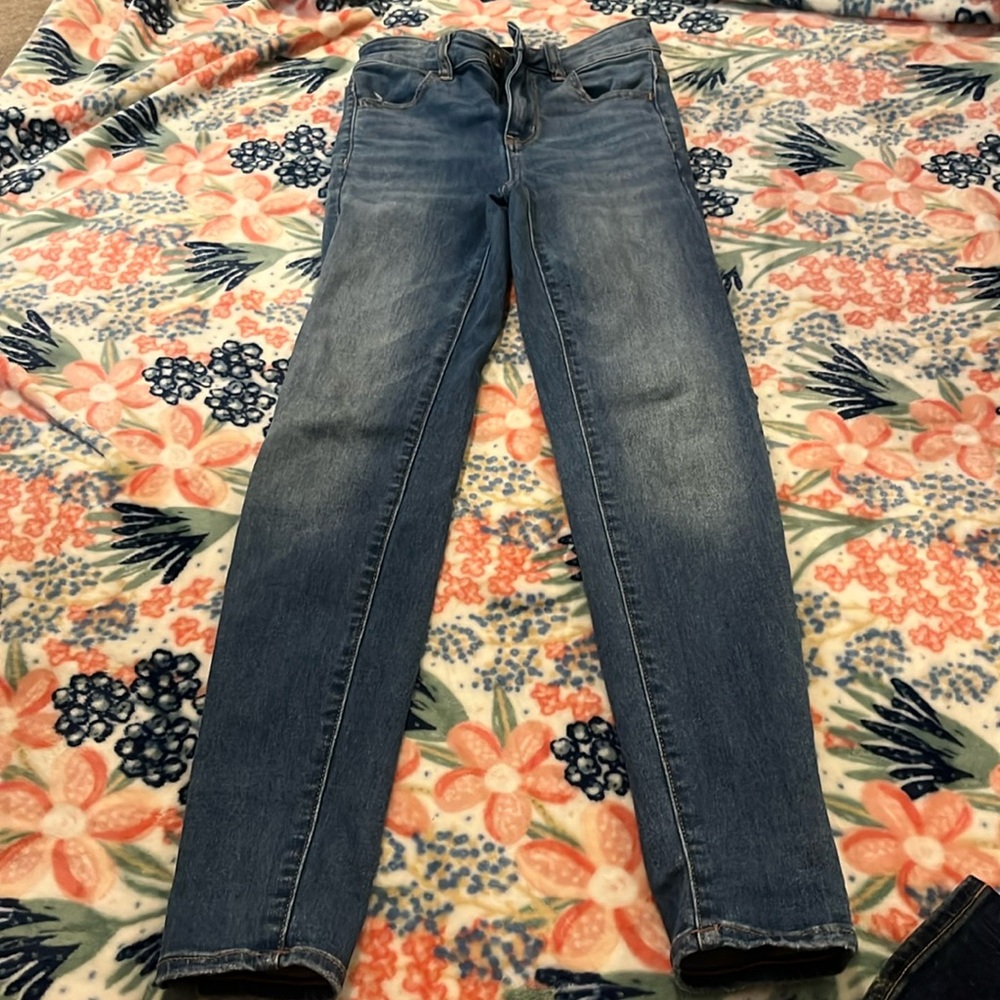 AMERICAN EAGLE JEANS!
